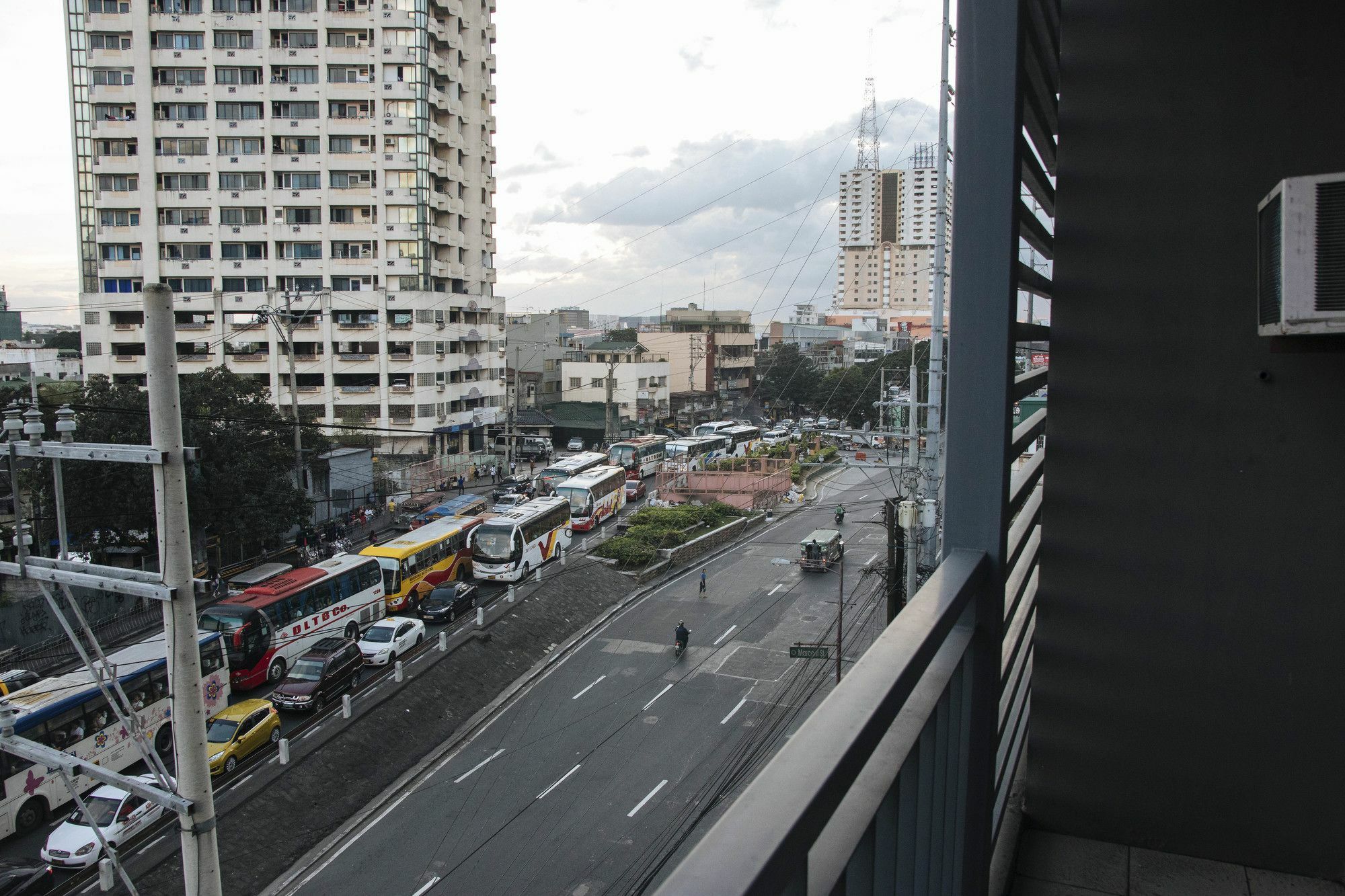 Reddoorz Plus @ Buendia Ave Makati Makati City Exteriör bild